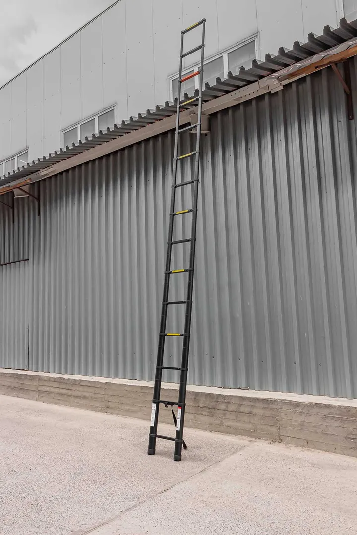 Лестница телескопическая алюминевая бытовая 5,8 м, 15 ступ. RockForce RF-UP580