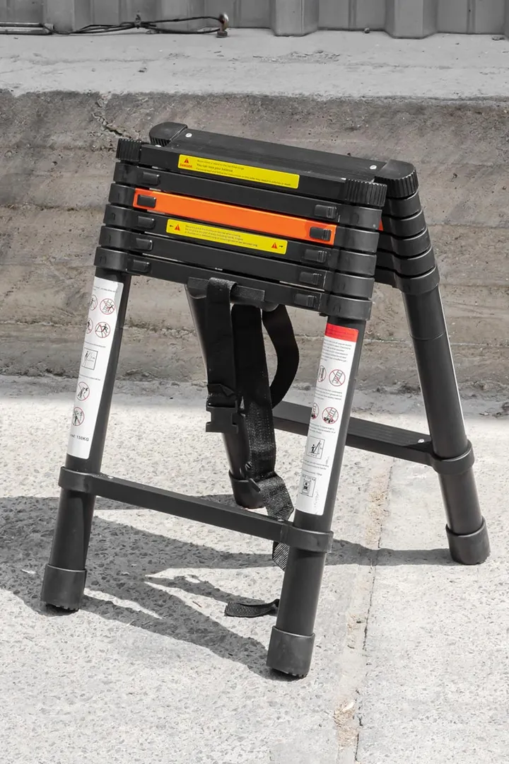 Стремянка телескопическая алюминевая бытовая 2 м, 7+7 ступ. RockForce RF-UP200-2