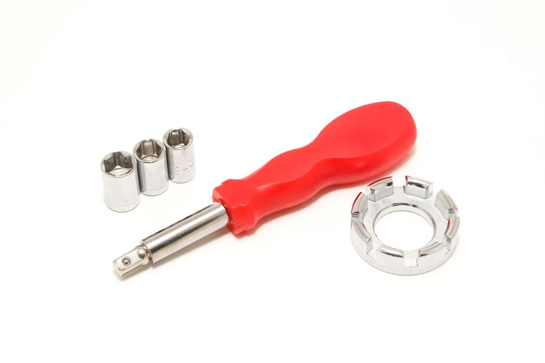 Набор инструментов для обслуживания велосипеда 27 пр., держатель фляги, в черной тубе WMC TOOLS WMC-2727B