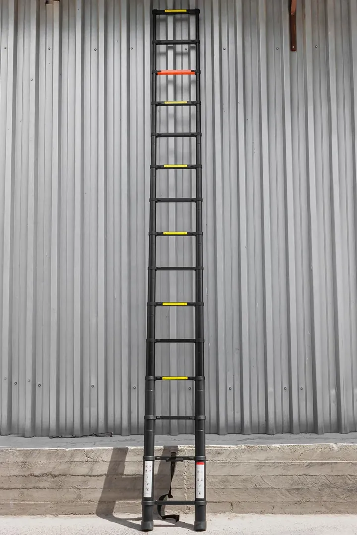 Лестница телескопическая алюминевая бытовая 4,4 м, 15 ступ. RockForce RF-UP440