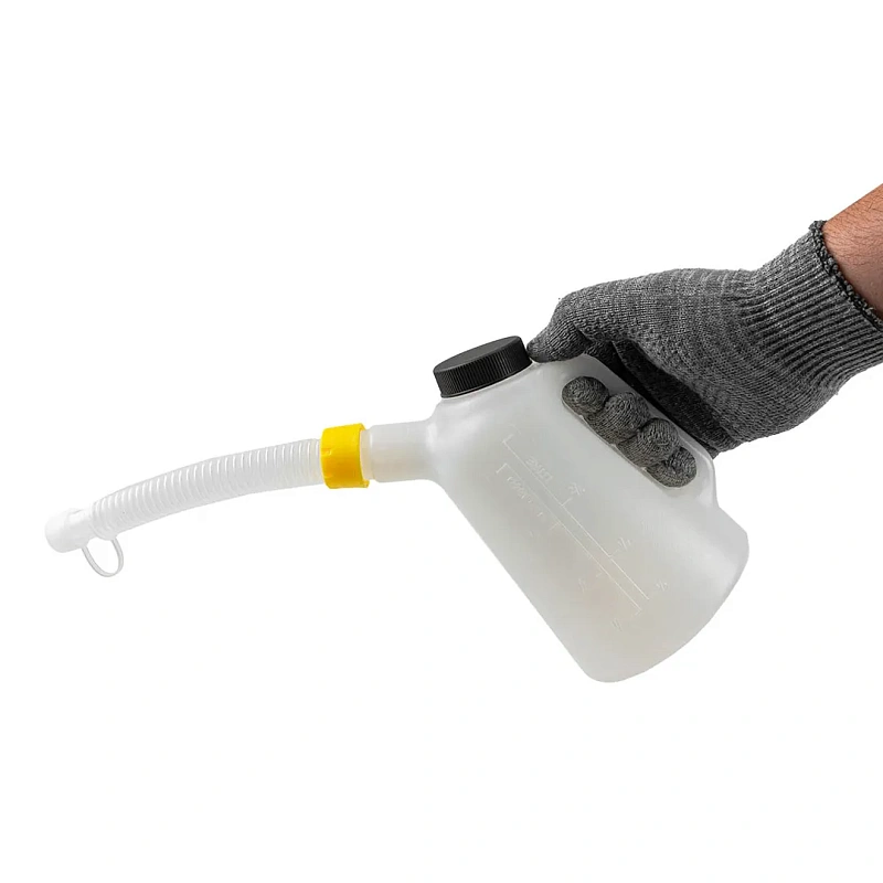 Емкость мерная пластиковая для заливки масла 1л c крышкой RockForce RF-887C001