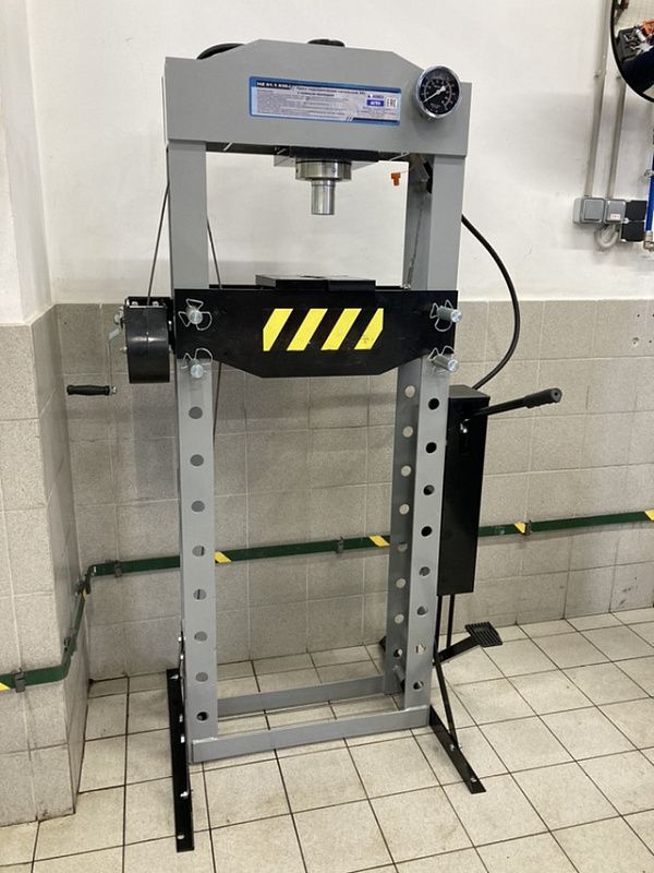 Пресс гидравлический с усилием 30 т (ручной и ножной привод) Horex HZ 01.1.030J