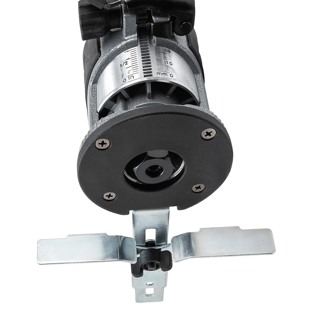 Фрезер ручной, 710Вт, 13000-33000 об/мин, ход фрезы 36 мм, диаметр цангового патрона 6,8 мм RockForce RF-RT0700C