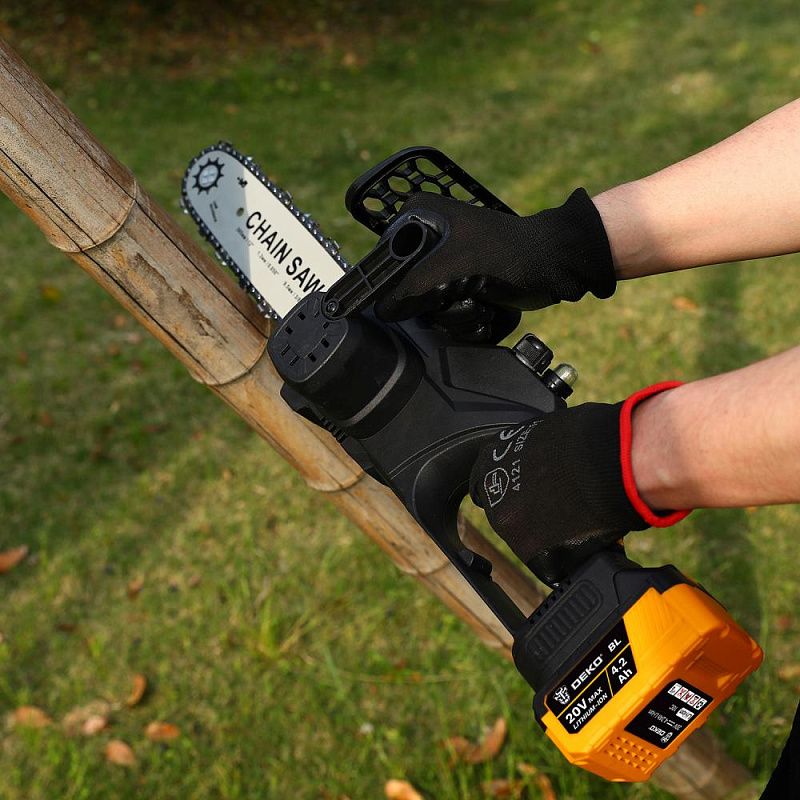 Пила цепная аккумуляторная DKCHS 20V 083-2021 DEKO 083-2021