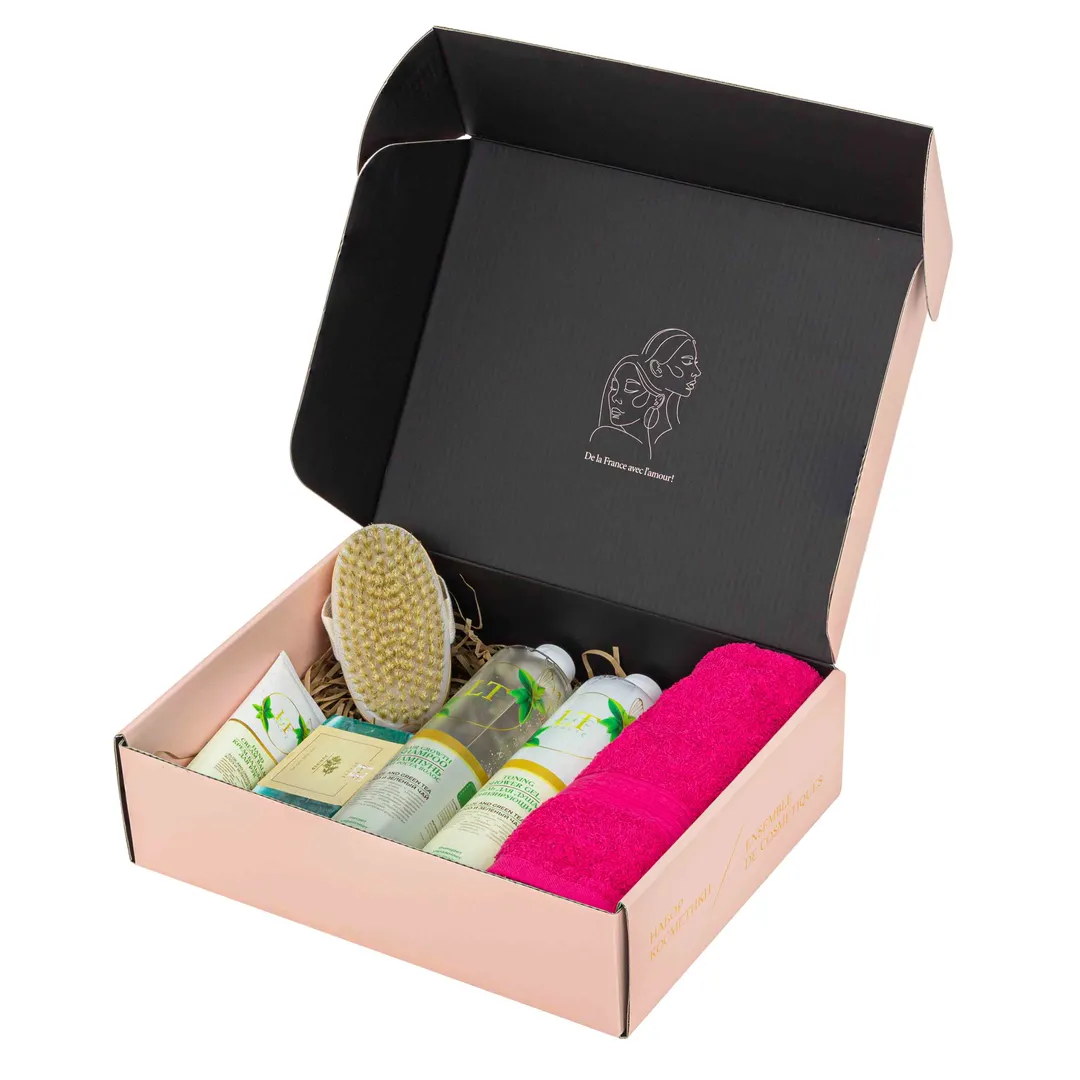 Набор Алоэ и зеленый чай, шампунь, гель для душа, крем бальзам для рук, мыло, щетка массажная, полотенце 40х70 La and Te beaute LT-1 GR